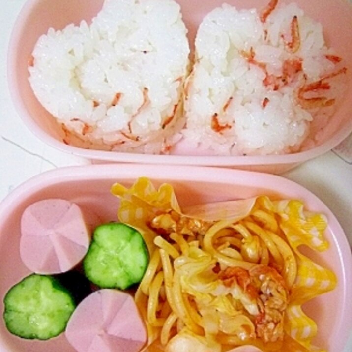 桜えびごはんとツナナポリタンスパゲティ弁当